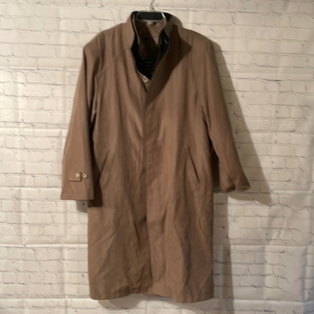 Versace Classic V2 trench in tan- EUC!